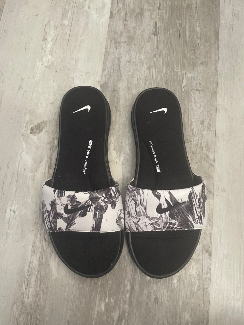 Nike Women's Ultra Comfort 3 Slide Size 7